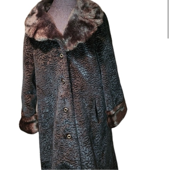 Vintage Women's Faux Black Persian Lamb Swing
Coat with Faux Mink Collar & Cuffs - Picture 4 of 16